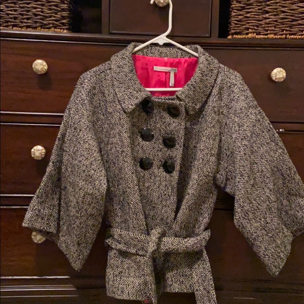 Incredibly stylish tweed cropped car coat